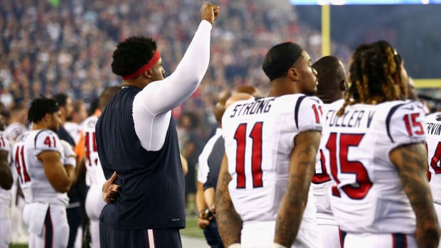 duane-brown-raises-fist.jpg